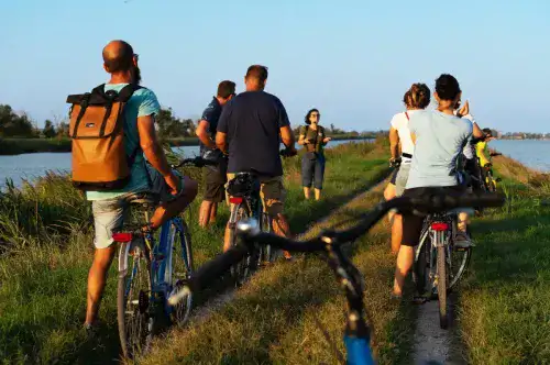 Eine Radtour zwischen der Stille und den Farben der Lagune von Comacchio